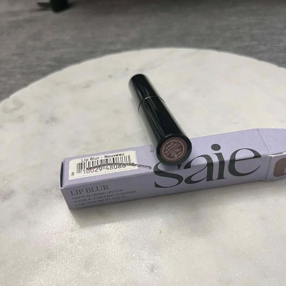 New NWT SAIE Lip Blur Matte Blurring Lipstick NOUVEAU Beauty Makeup Lips‎ 0.09oz